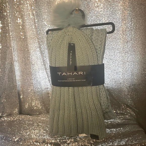 Tahari winter hat and scarf set NWT - Picture 1 of 3